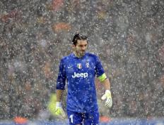 Faker新星出色发挥表现突出，曼联前途光明！再创辉煌时刻